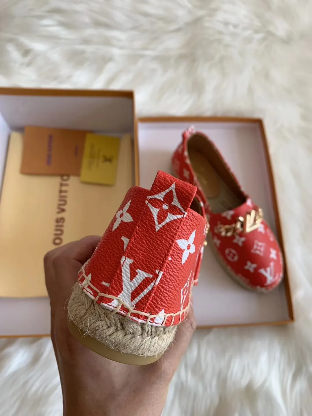 👟👟Ex-factory price 380👟👟 Lvui...Vuitt* on/】...Top purchasing agent, the highest version. Counter 19ss autumn and winter new straw woven women's, men's, mixed material gold thread letter fisherman shoes series, popular single shoes, beautiful on the feet. Purchase the authentic original build 6⃣Female model: sizes 34-41.